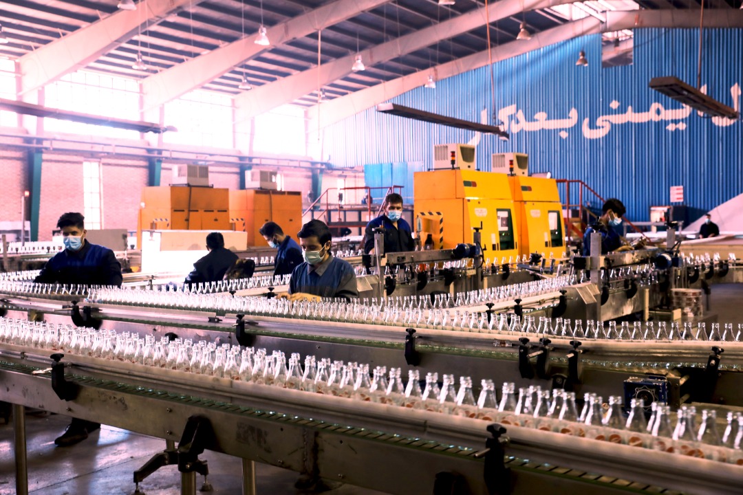 تامین ۲۰ درصد نیاز بطری کشور در کارخانجات شیشه‌سازی بنیاد مستضعفان/ صادرات بیش از ۳۵ هزار تُنی به کشور‌های همسایه