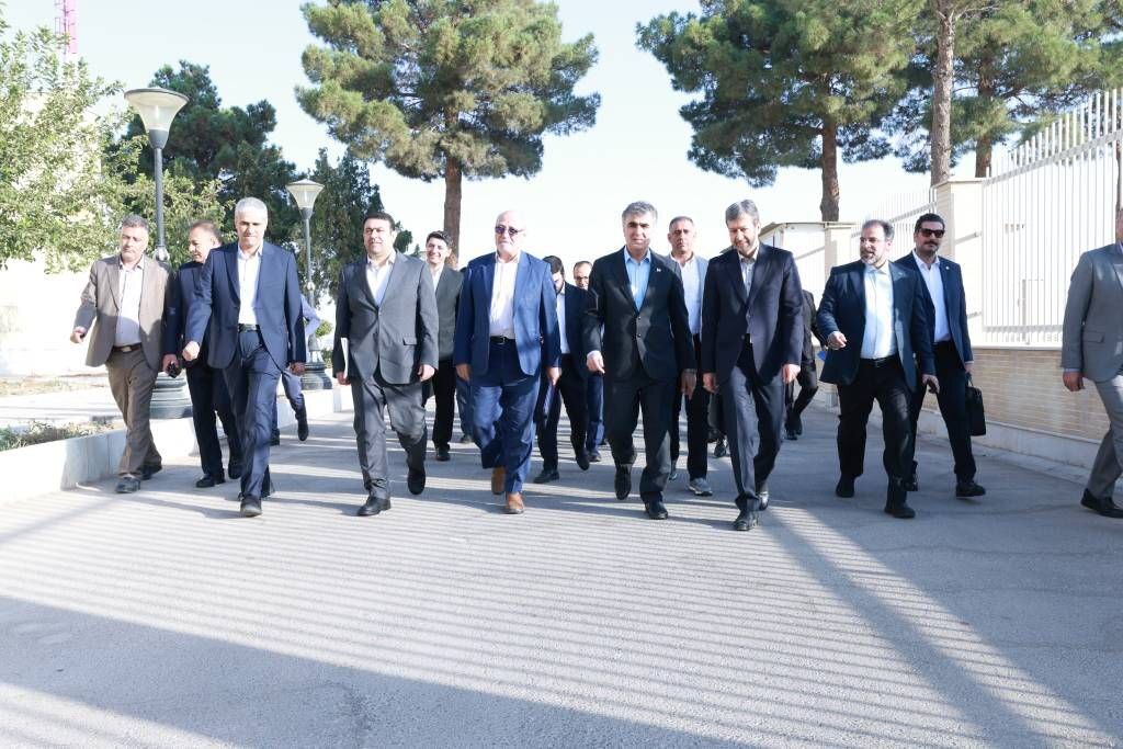 حمایت تمام قد بانک مرکزی از طرح‌های تولید انرژی خورشیدی/ ۱۰۰ همت اعتبار برای سرمایه در گردش شرکت‌های دارویی تخصیص یافت