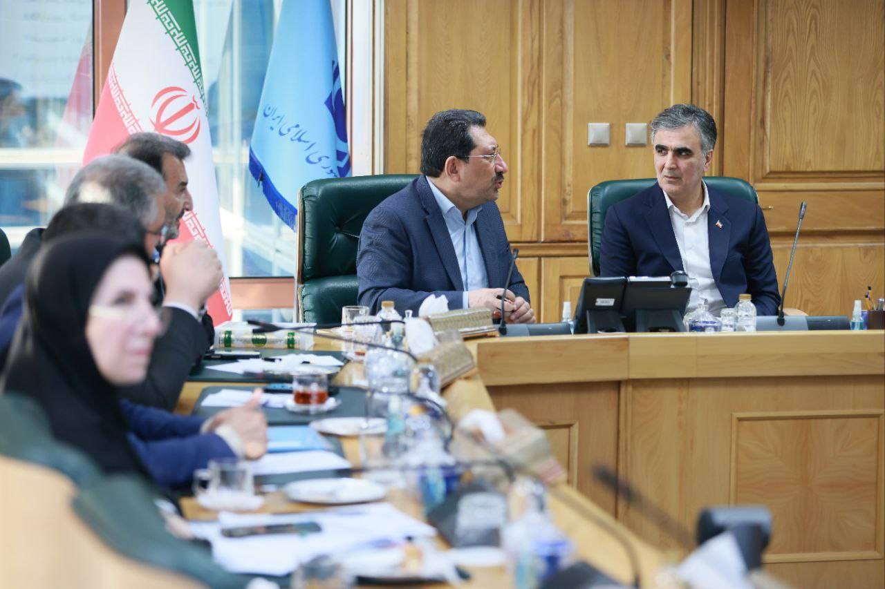 ترکیب کالاها در تالارهای ارزی مرکز مبادله مشخص شد/ تشکیل کمیته رصد روزانه ارز کالاهای اساسی و دارو ترکیب کالاها در تالارهای ارزی مرکز مبادله مشخص شد/ تشکیل کمیته رصد روزانه ارز کالاهای اساسی و دارو