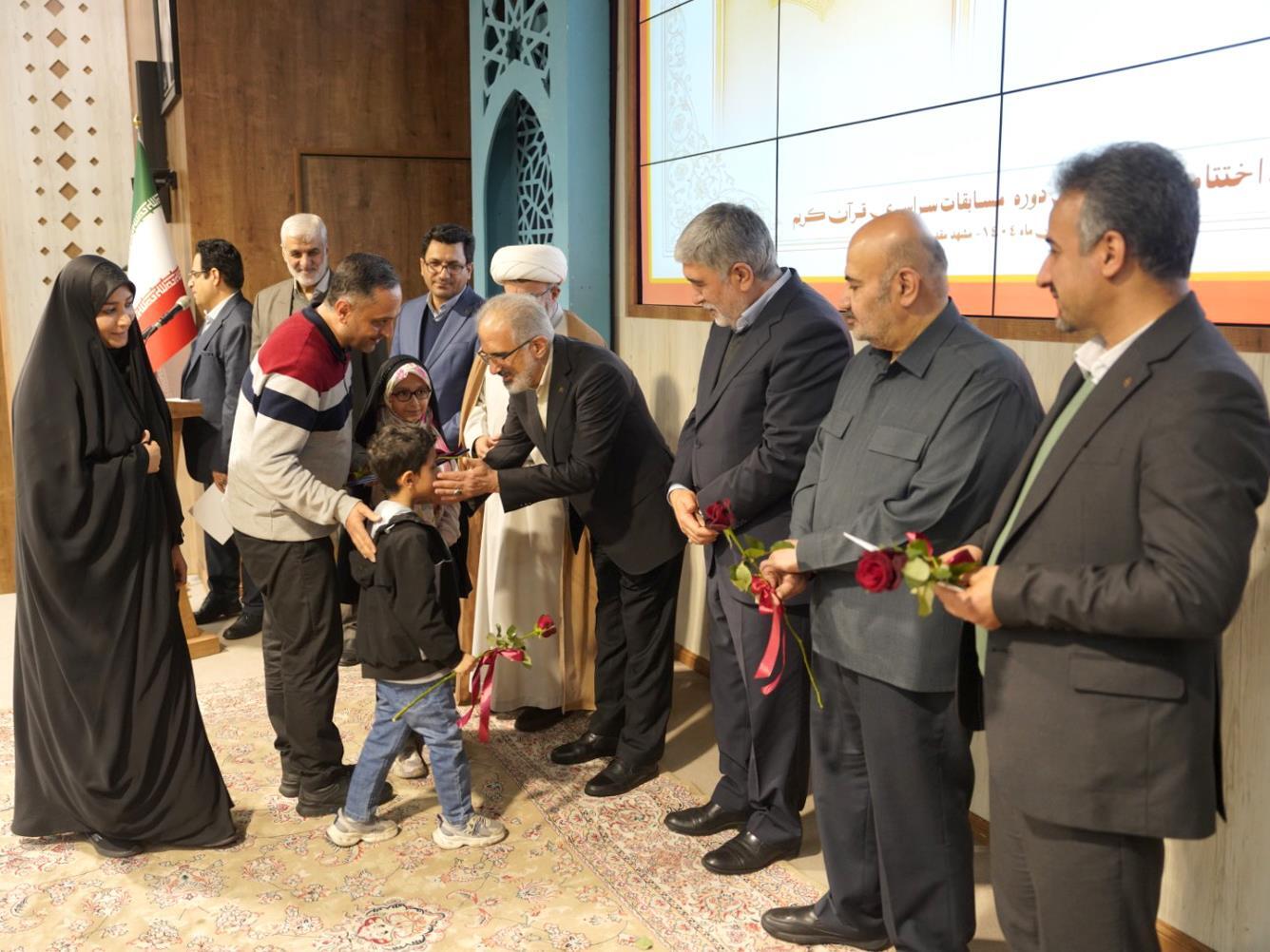 قطار بیستمین دوره مسابقات قرآنی بانک مسکن به ایستگاه پایانی رسید / تبیین استراتژیهای فرهنگی و مالی در جوار بارگاه رضوی قطار بیستمین دوره مسابقات قرآنی بانک مسکن به ایستگاه پایانی رسید / تبیین استراتژیهای فرهنگی و مالی در جوار بارگاه رضوی